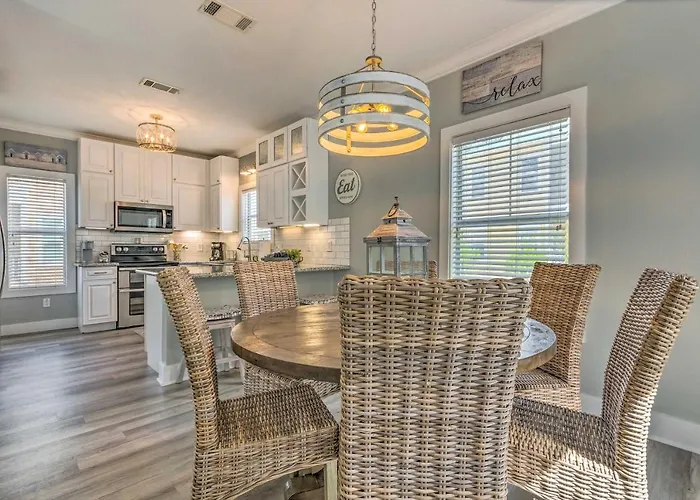 On-site Bar: Sunny Perdido Key Cottage!