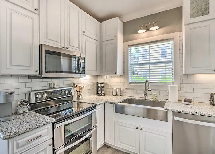 Holiday home On-site Bar: Sunny Perdido Key Cottage!