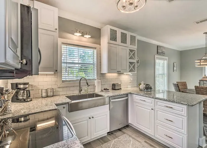 Holiday home On-site Bar: Sunny Perdido Key Cottage!