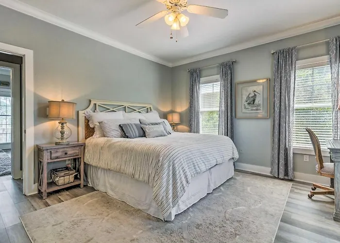 On-site Bar: Sunny Perdido Key Cottage! Pensacola