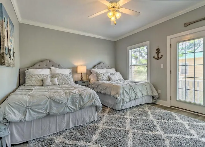 On-site Bar: Sunny Perdido Key Cottage! Holiday home Pensacola