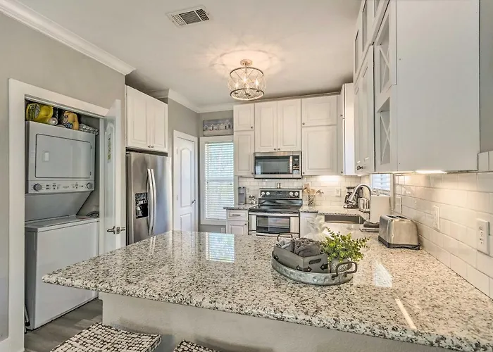 Holiday home On-site Bar: Sunny Perdido Key Cottage!