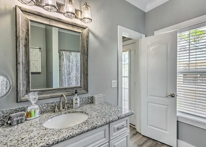 Holiday home On-site Bar: Sunny Perdido Key Cottage!