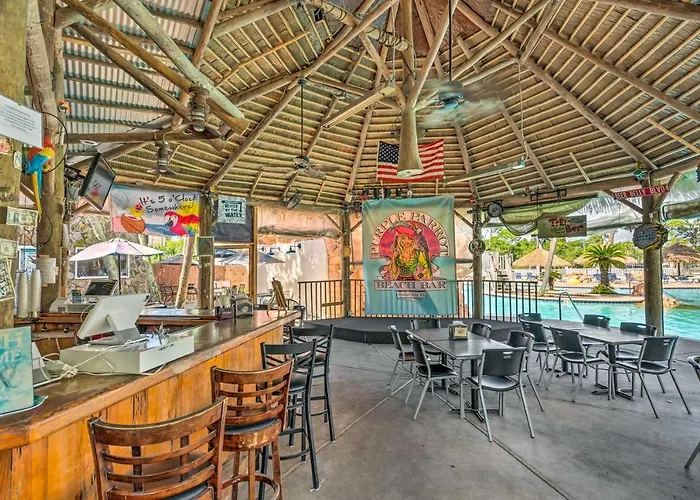 Holiday home On-site Bar: Sunny Perdido Key Cottage! Pensacola