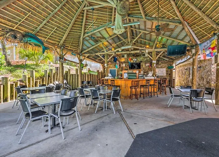 On-site Bar: Sunny Perdido Key Cottage! Holiday home